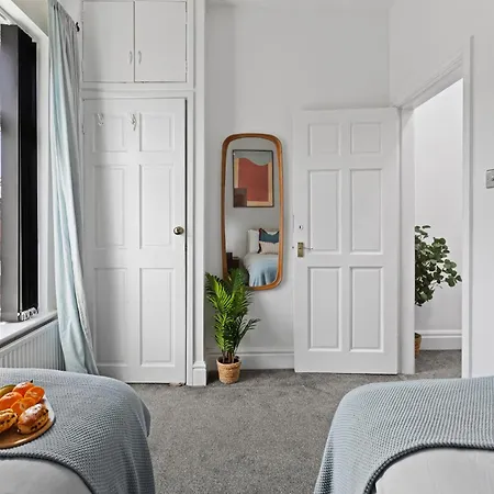 2 Bed Retreat -near Mri Oxford Rd- Sleeps 5 Casa de Férias Manchester