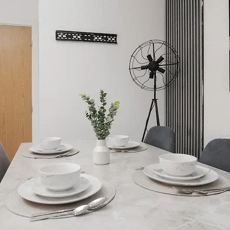 Modern 3-bed W Pool Table N Etihad & Co-op Live Casa de Férias Manchester