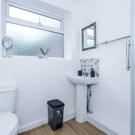 3 Bedroom - Free Parking - Location * Manchester