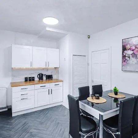 3 Bedroom - Free Parking - Location