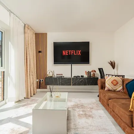 Casa de Férias Modern 3-bed W Pool Table N Etihad & Co-op Live *