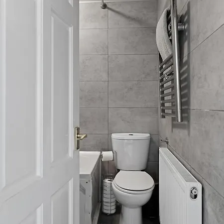 Casa de Férias 2 Bed Retreat -near Mri Oxford Rd- Sleeps 5