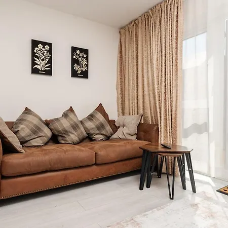 Modern 3-bed W Pool Table N Etihad & Co-op Live