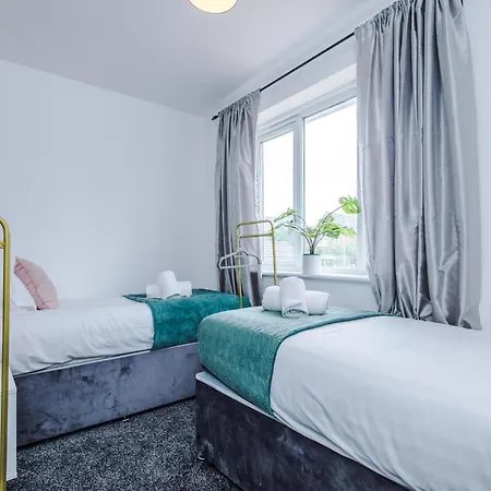 Tatil Evi Spacious 6 Bedroom House, With Private Parking *