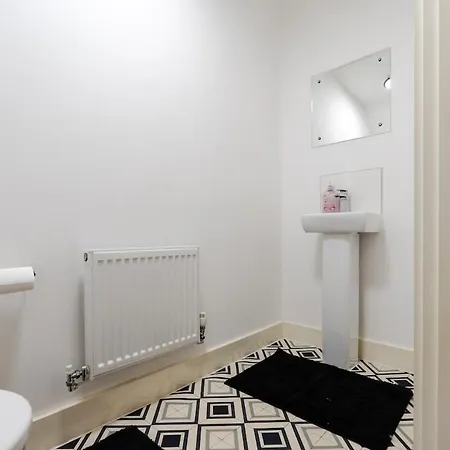 Modern 3-bed W Pool Table N Etihad & Co-op Live Casa de Férias Manchester