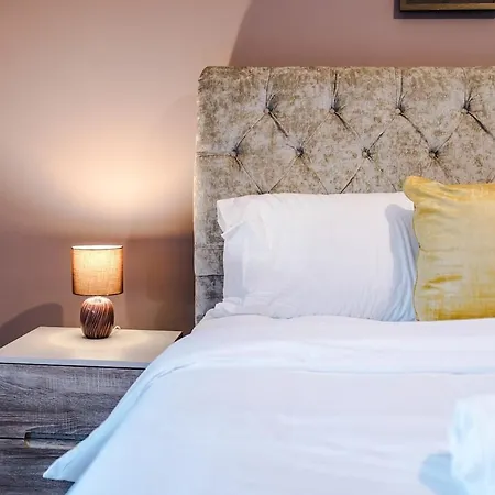 Vidale Court 2, Paprika Close- 4 Bedrooms Sleeps 7 Manchester