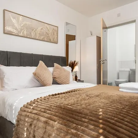 Casa de Férias Modern 3-bed W Pool Table N Etihad & Co-op Live Manchester