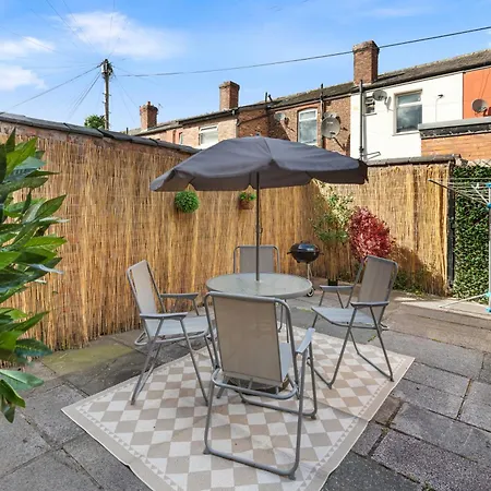 Casa de Férias 2 Bed Retreat -near Mri Oxford Rd- Sleeps 5 *