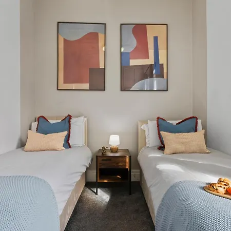 2 Bed Retreat -near Mri Oxford Rd- Sleeps 5 Casa de Férias Manchester