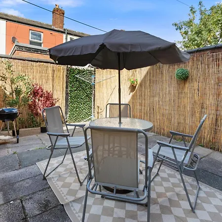 Casa de Férias 2 Bed Retreat -near Mri Oxford Rd- Sleeps 5 *