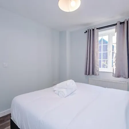 Vidale Court 2, Paprika Close- 4 Bedrooms Sleeps 7 Tatil Evi *