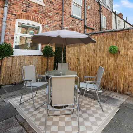 2 Bed Retreat -near Mri Oxford Rd- Sleeps 5 *