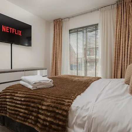 Modern 3-bed W Pool Table N Etihad & Co-op Live Manchester