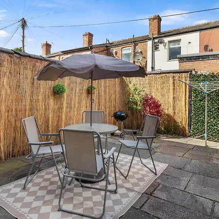 2 Bed Retreat -near Mri Oxford Rd- Sleeps 5 Casa de Férias Manchester