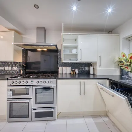 3 Bedrooms Sleeps 7 Free Parking Tatil Evi Manchester