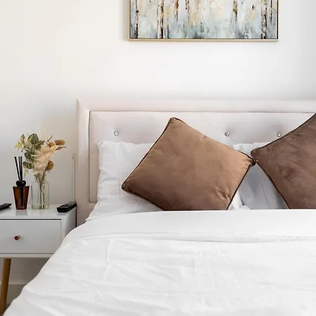Modern 3-bed W Pool Table N Etihad & Co-op Live