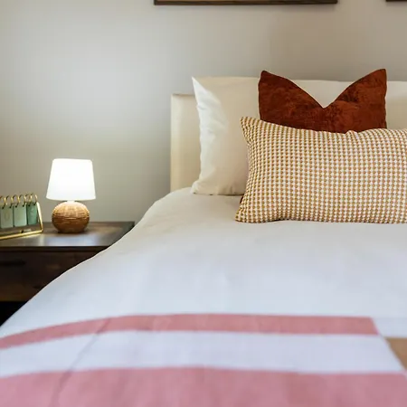 Casa de Férias 2 Bed Retreat -near Mri Oxford Rd- Sleeps 5 *