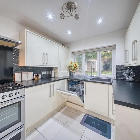 Prázdninový dům 3 Bedrooms Sleeps 7 Free Parking Manchester