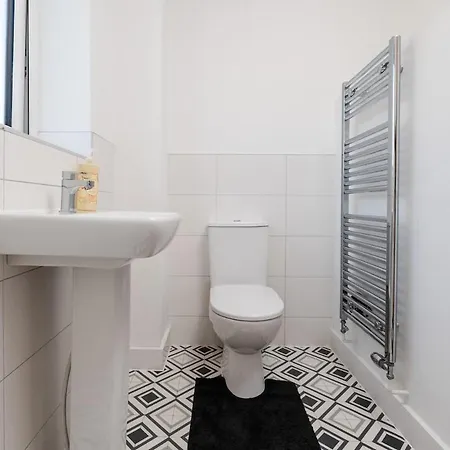 Casa de Férias Modern 3-bed W Pool Table N Etihad & Co-op Live