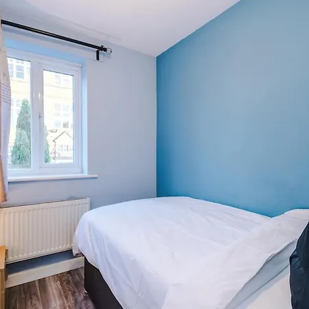 Vidale Court 2, Paprika Close- 4 Bedrooms Sleeps 7 Manchester