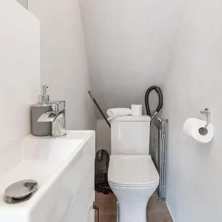 Stylish 3br Mellor House Close To Old Trafford - Sleeps 5 بيت للعطل