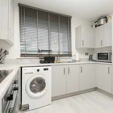 Casa de Férias Modern 3-bed W Pool Table N Etihad & Co-op Live *