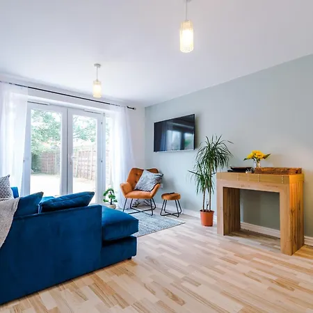 Tatil Evi Spacious 6 Bedroom House, With Private Parking Manchester