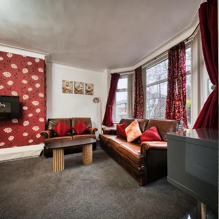 3 Bedrooms Sleeps 7 Free Parking Manchester