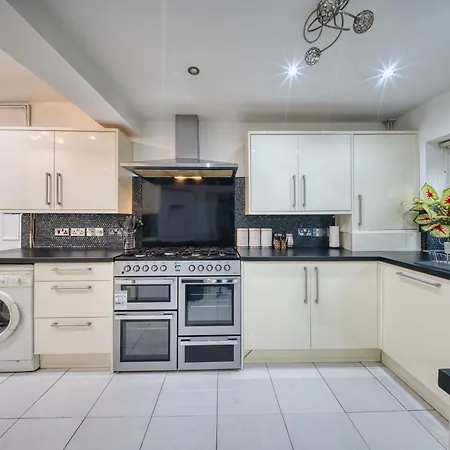 3 Bedrooms Sleeps 7 Free Parking Tatil Evi Manchester