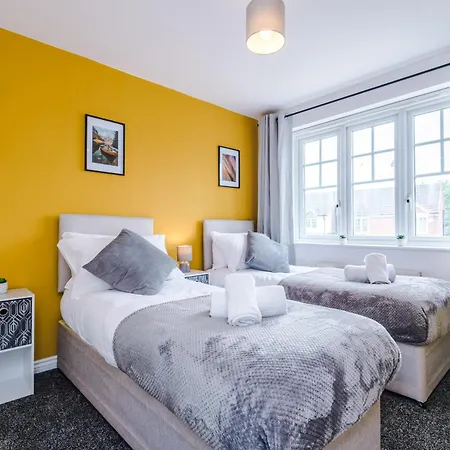 Tatil Evi Spacious 6 Bedroom House, With Private Parking