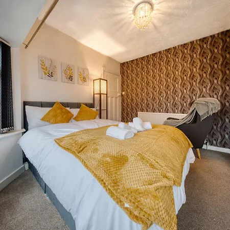 3 Bedrooms Sleeps 7 Free Parking * Manchester