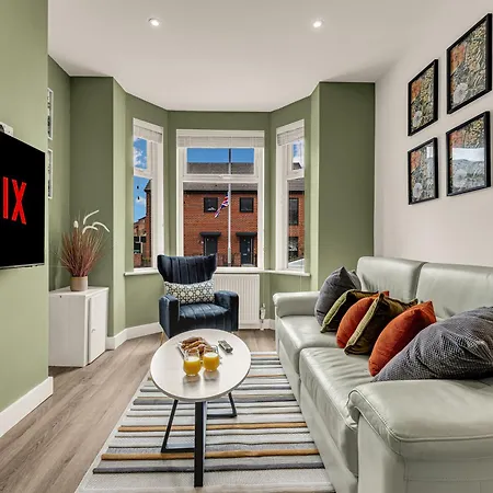 Chic 3-bedroom House - Free Parking And Wifi Apartment *