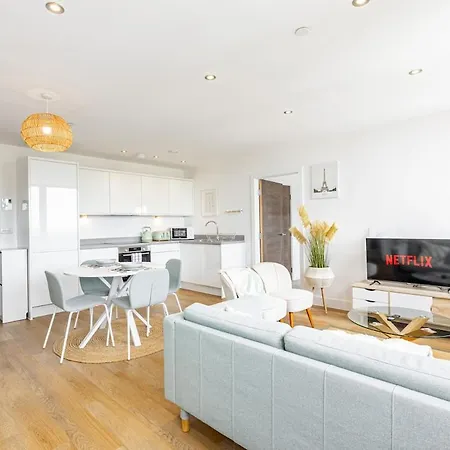 2 Bedroom 5 Minutes From Old Trafford - Free Parking