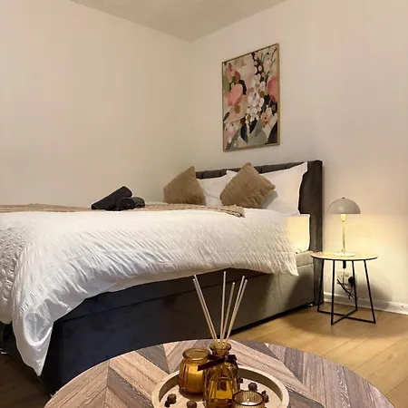 The Monochromatic Nest Apartamento Manchester