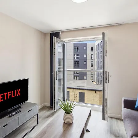 Sleek 2 Bed Flat In Centre -sleeps 6 Apartment *