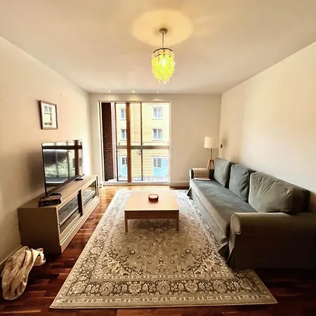 The Hacienda Hideaway - 2br With Balcony * Manchester