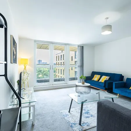 2 Bedroom - Balcony - Riverside - Salford *