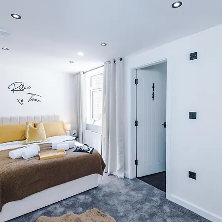 Pool Table, 4br, 4bath, Free Parking * Manchester