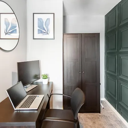 Stylish 2br - Near Mediacity - Free Parking & Business Ready Appartamento Manchester