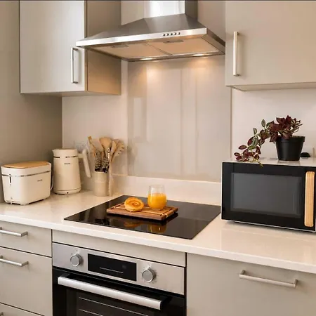 Premium 1-bedroom Views & Free Parking Apartamento
