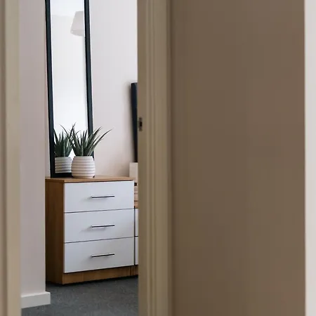 Modern 2-bed Ensuite In The Baileys *