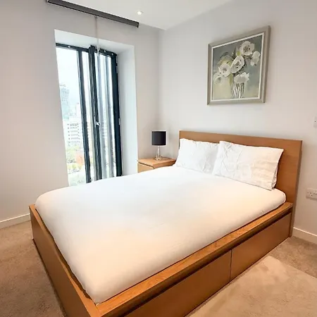 Stylish New 2br 5minao Arena Balcony Gym Manchester