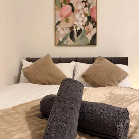 شقة The Monochromatic Nest *