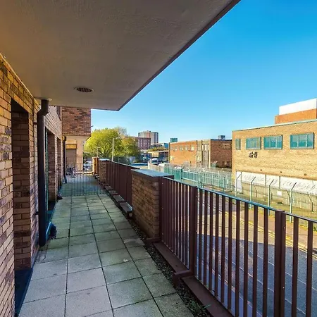 Centre W Balcony & Free Parking