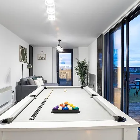 Penthouse, Pool & Ping Pong, Skyline * Manchester