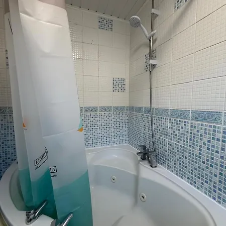 Modern 3-bed With Parking Manchester