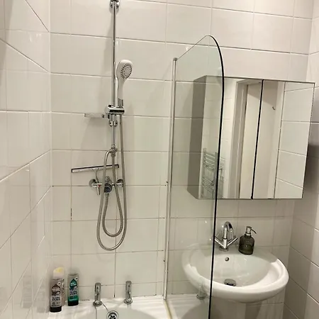 Stunning Floor Flat In The Heart Of Apartment