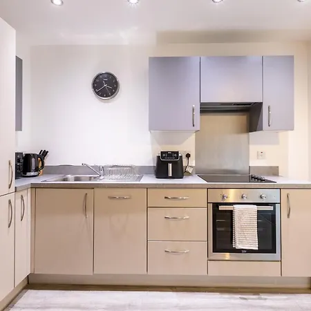 2 Bedroom - Balcony - Riverside - Salford *