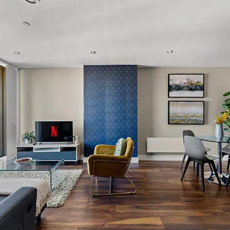 Retreat With Stunning Views * Manchester