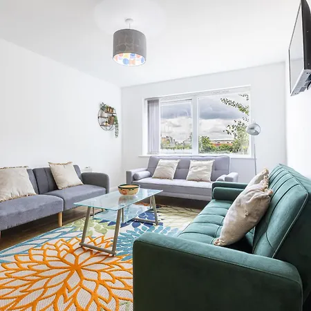 Free Parking Sleeps 6 Near Oxford Rd & Centre
